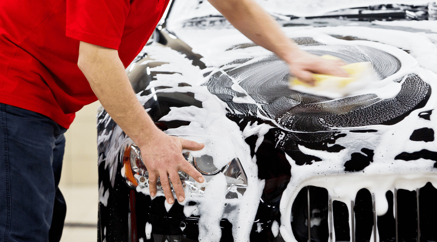 How to Wash Your Car Safely Using Microfiber Towels and Mitts